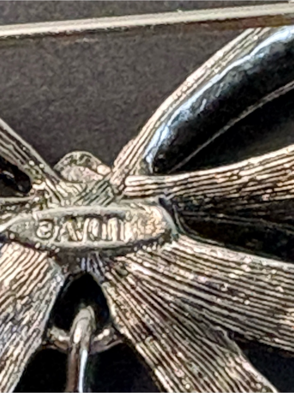 Avon Silver-Tone Bow Brooch with Red Teardrop - Picture 3 of 6